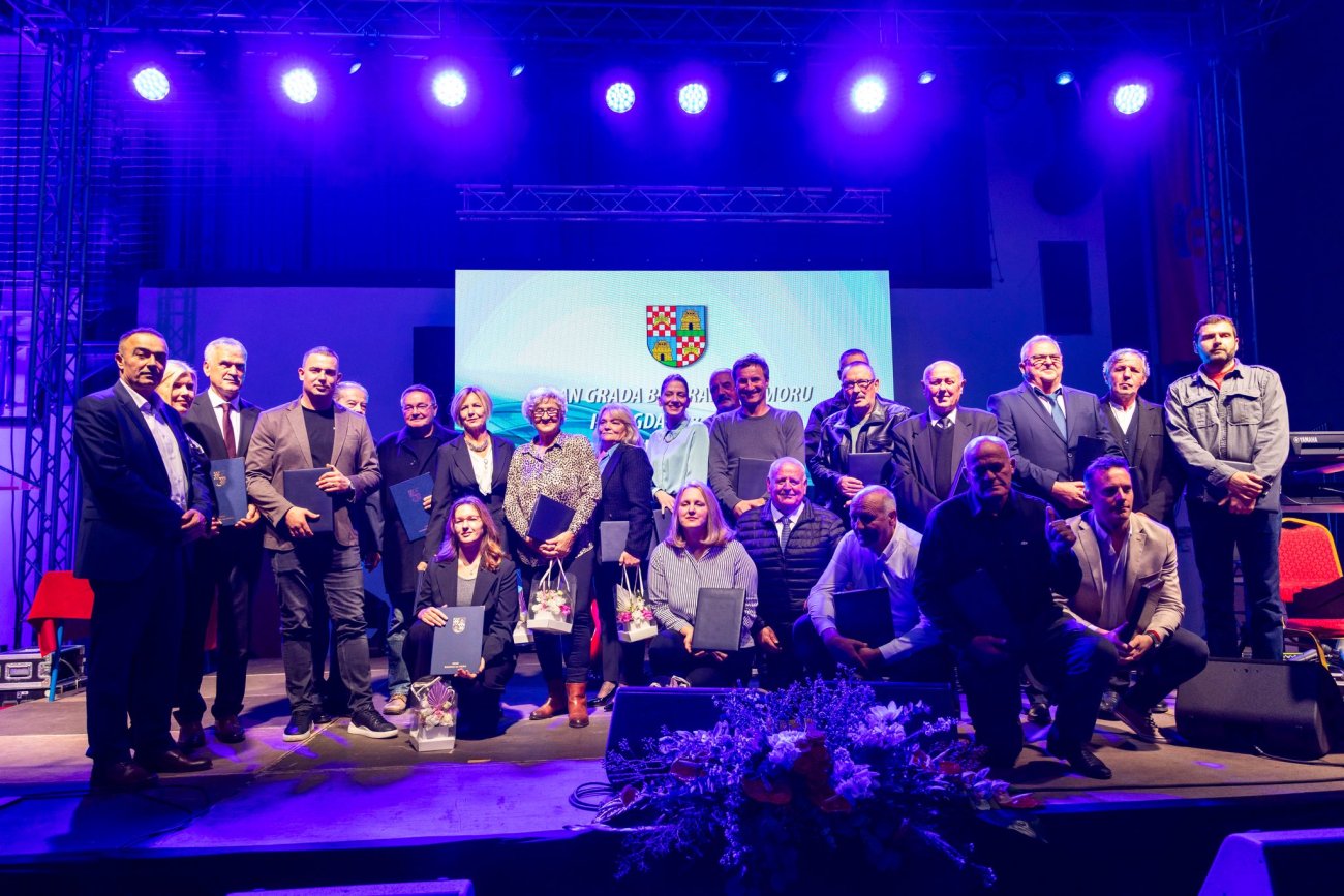 DOBITNICI 22 JAVNIH PRIZNANJA: Nagrada za životno djelo Nikoli Tomiću, Godišnje nagrade Glazbenoj školi i Martinu Mitroviću, 19 Grbova grada